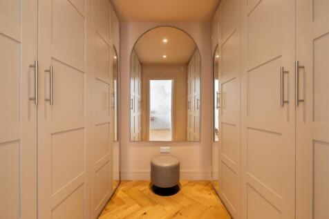 Walk-in Wardrobe