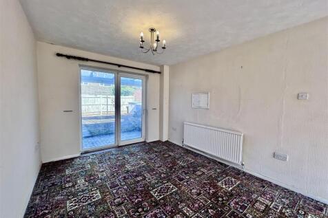 Living Room/ Dining Area