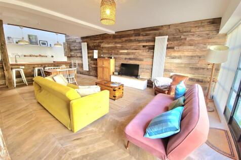 Living Room/Kitchen