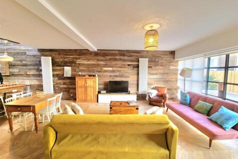 Living Room/Kitchen
