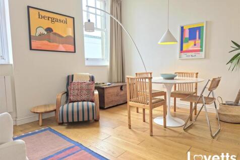 Living Room/Dining