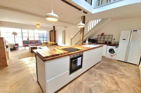 Living Room/Kitchen