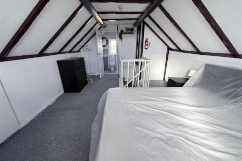 Third Floor Bedroom 9 (£900)