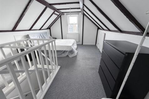 Third Floor Bedroom 9 (£900)