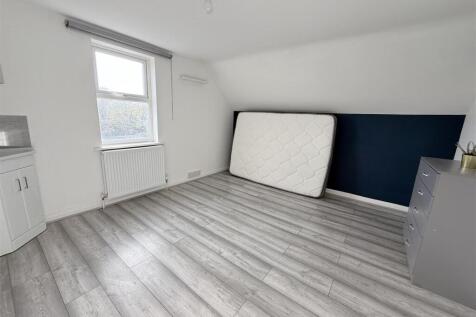 2nd Floor Bedroom 7 (£800)