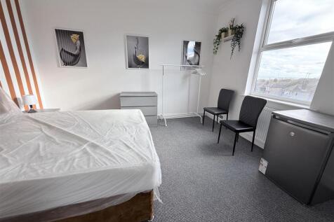 1st Floor Bedroom 5 (£850)