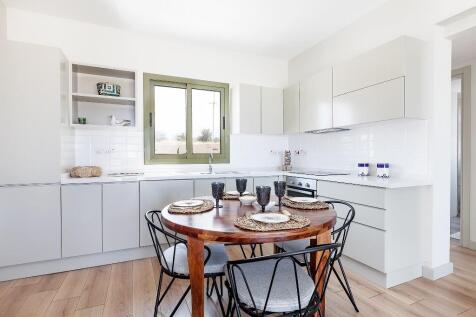 Kitchen / Dining