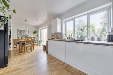 1373339-11-690a0e...