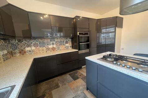Penelope kitchen2.jpg