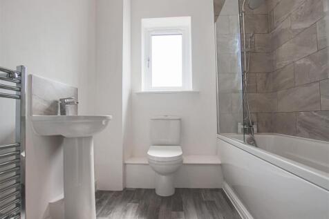 Apt 31 bath2.jpg