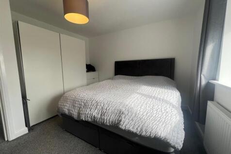 Apt 31 bed1 1.jpg