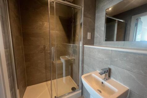 ensuite.jpg