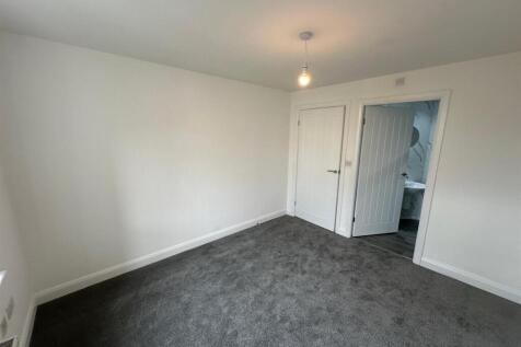 Bedroom 1 a.jpg