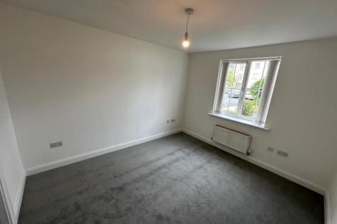 Bedroom 1.jpg