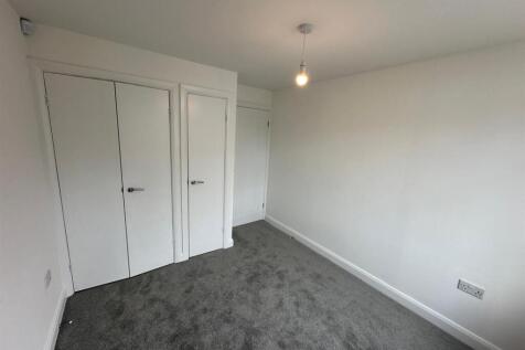 Bedroom 2a.jpg