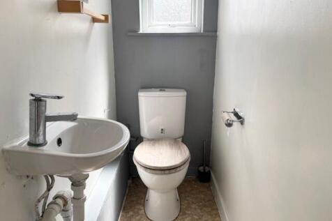 Cloakroom/wc