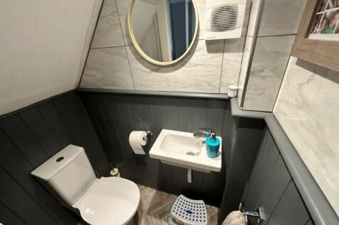 Cloakroom/wc