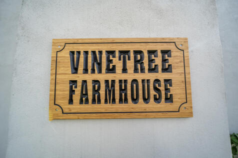 1371600-4-68f8f15...