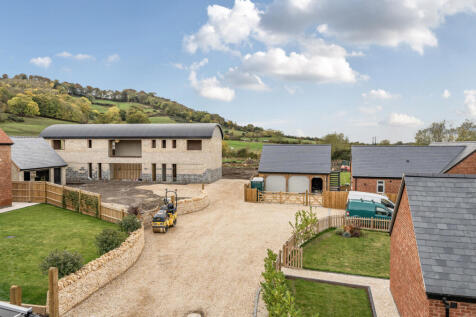 1371600-2-68f8f14...