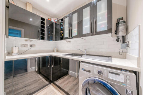 1370618-12-68fa2a...