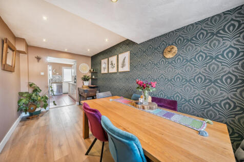 1374663-18-690b2b...