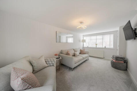 1380990-5-691c779...