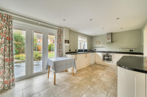 1376647-13-690b4a...