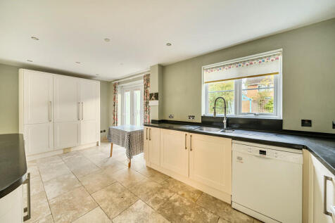 1376647-14-690b4a...