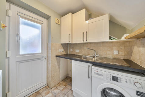 1376647-15-690b4a...