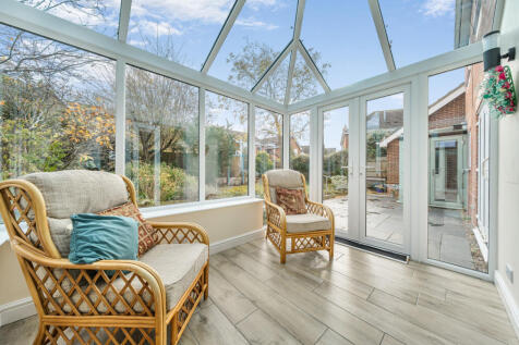 1376647-16-690b4b...