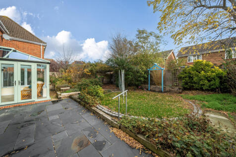 1376647-18-690b4b...