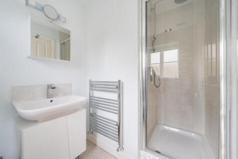 1376647-9-690b49c...