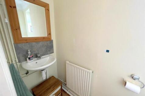 Cloakroom b.jpg