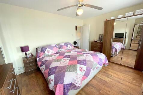 Bedroom 1c.jpg