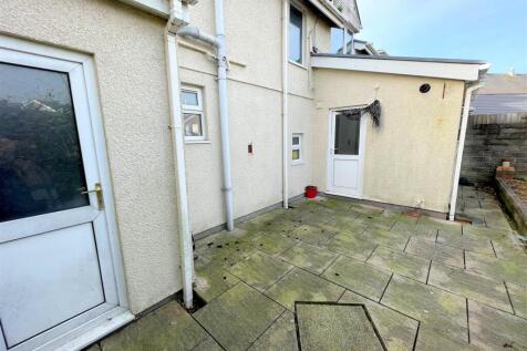Rear Garden b.jpg