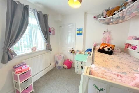 Bedroom 2a.jpg