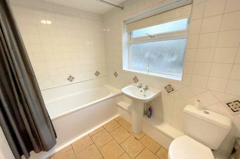 Bathroom a.jpg