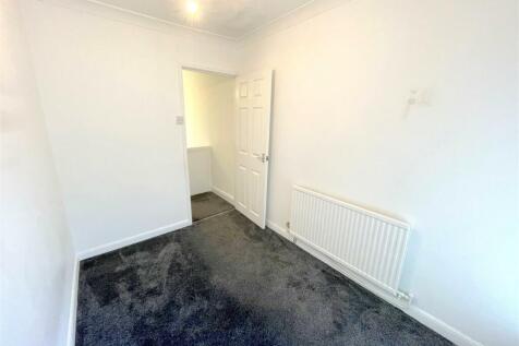 Bedroom 3b.jpg