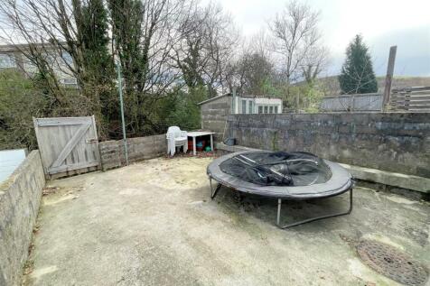 Rear Garden b.jpg