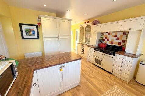 Kitchen e.jpg