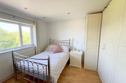 Bedroom 1a.jpg