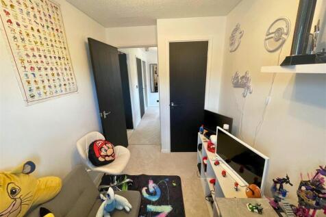 Bedroom 3b (edit).jpg