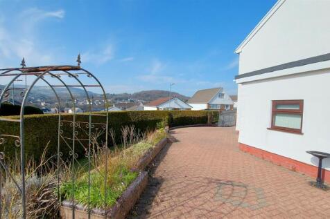 Front / Side Gardens