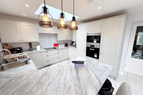 Kitchen e.jpg