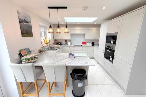 Kitchen c.jpg