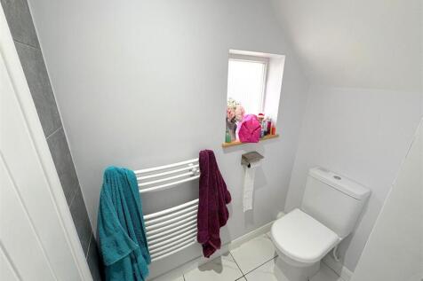 GF Shower Room b.jpg