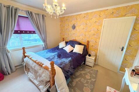 Bedroom 1b.jpg