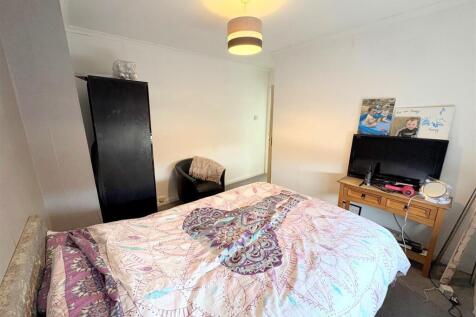 Bedroom 2c.jpg