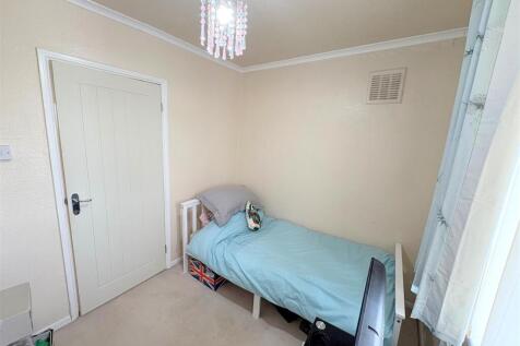 Bedroom 3b.jpg