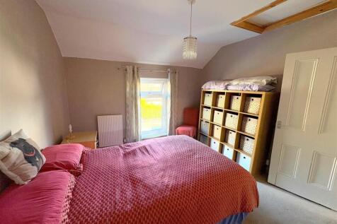 Bedroom 1b.jpg